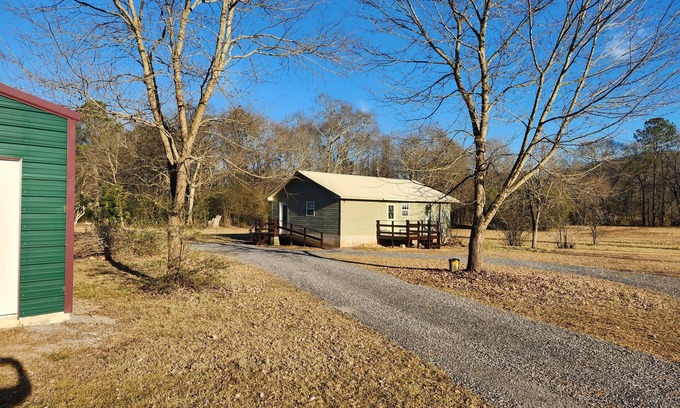 Gaylesville Cabin | Cabin on the river. 300 feet of waterfront and fishing. Weiss lake 5 mins away.