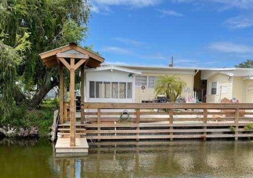Buckhead Ridge Apartment | Cabin on the Water