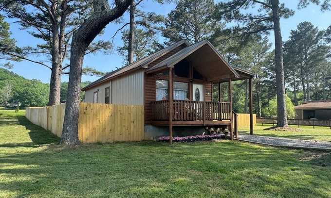 Groveoak Cabin | Cabin|Pets! Sleeps 5|Close Lake Guntersville|2BR
