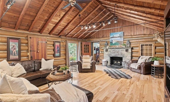 Springwater House | Cabin Retreat | Hot Tub | Pool | Game Room | FLX