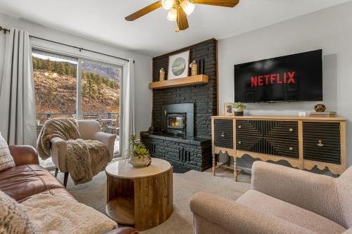 Bailey House | Cabin Retreat W Board Games & Pool Access
