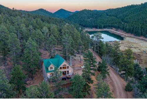 Bailey House | Cabin Retreat W Hot Tub & Fireplace