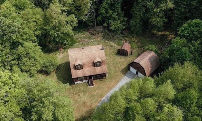 Roscoe Cabin | Cabin Roscoe 5 acres. Trendy, Cozy ,Fish on the Beaverkill, hunt, kayak, hiking