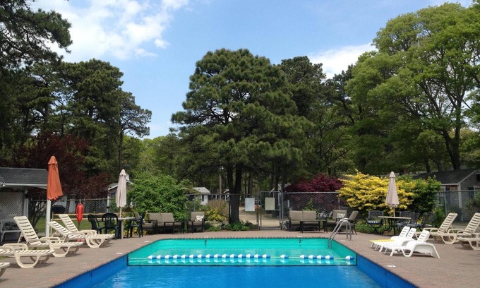 Bass River Cabin | Cabin Sleeps 5, LOCATION! Beaches, Pool, Golf, Fishing, Waterpark. Good Pets ok!