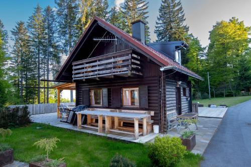 Hocko Pohorje Ski Chalet | Cabin Storzek