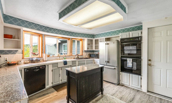 Deer Harbor Cabin | Cabin-Style Cottages w/Private Hot Tub, & View of Lagoon Deer and Harbor