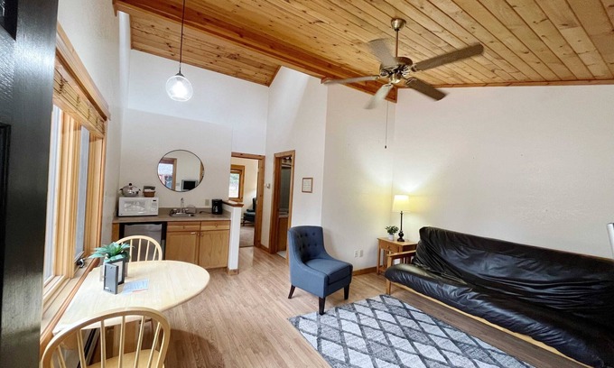 Woodland Park Bed & Breakfast | Cabin Suite Bed & Breakfast