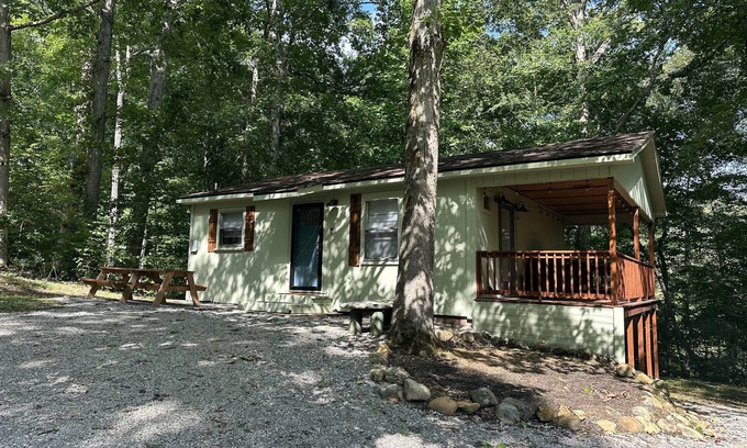 Smithville Cabin | Cabin @ the MarinanLess than 1 Mile to FishLipz & Pates Ford Marina