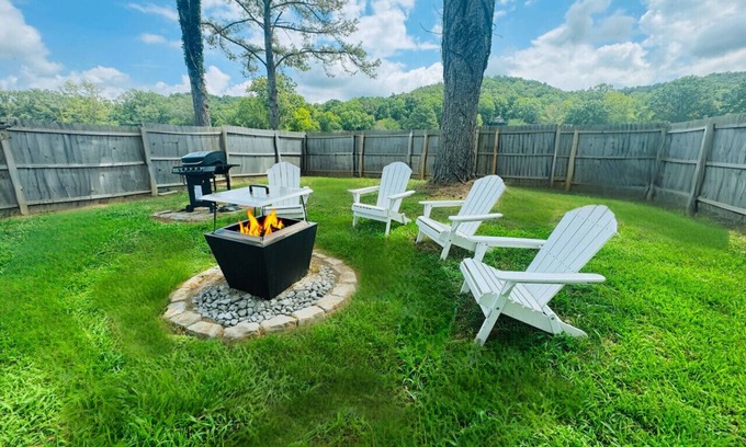 Groveoak Cabin | Cabin Vacation|Pet Dog Friendly|Lake Guntersville | Fully Fenced | Private