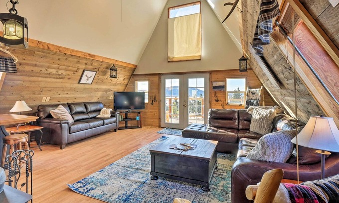 Warm Springs Cabin | Cabin w/ 360° Mountain Views & 30 Miles to Breck!