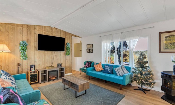 Pilot Hill House | Cabin w/breathtaking view Stop before Tahoe