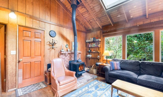 Rockaway Beach Cabin | Cabin w/Wood Stove Dog Friendly