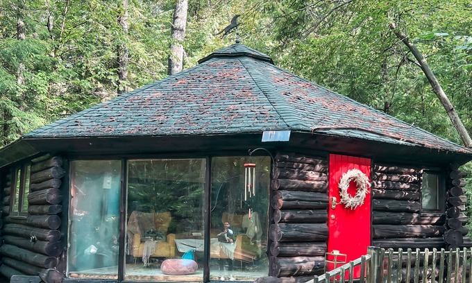 Lyndon Center Cabin | Cabin with Stream View