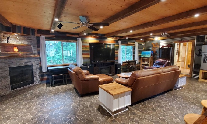 Au Train Cabin | Cabin within sight distance of Lake Superior, Autrain River. Free Kayak rental