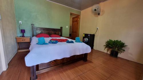 Drake Bay Bed & Breakfast | Cabina Corcovado Gittana Tours