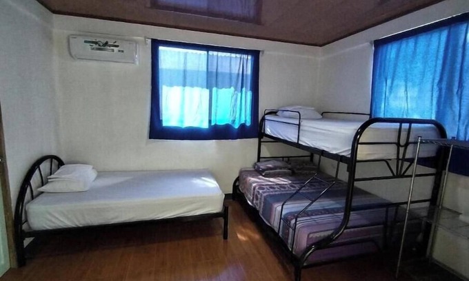Santa Barbara House | Cabinas la roca only 5 minutes away from the beach