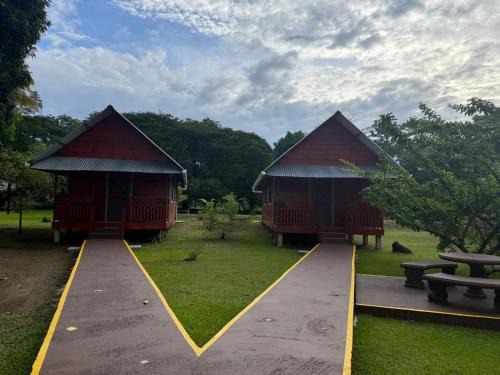 Tortuguero Bed & Breakfast | Cabinas Tortuguero Sports Fishing