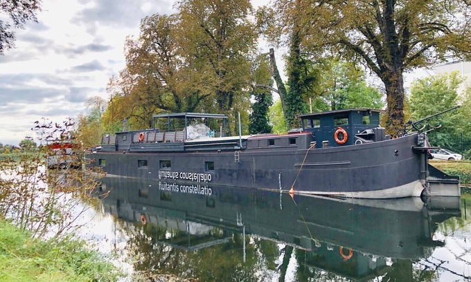 Nouvelle Ville Apartment | Cabine 01, gîte sur l'eau, péniche ma pensée