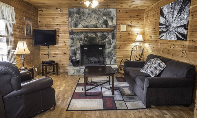 Ansted Cabin | Cabins close to NR Gorge with hot tub & fireplace at best area prices