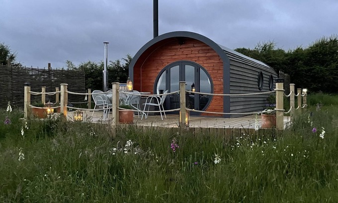 Banbury House | Cabins in Oxfordshire with Hot Tub & Meadow Views