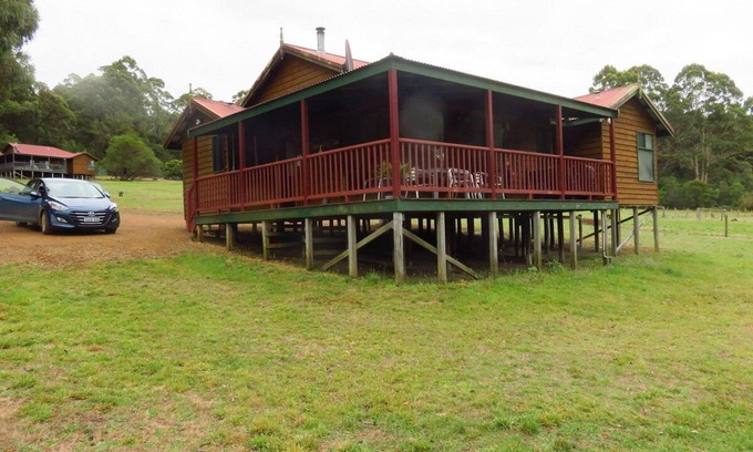 North Walpole Hotel | Cabins nestled in 170 acres of old growth forest near the Valley of the Giants.