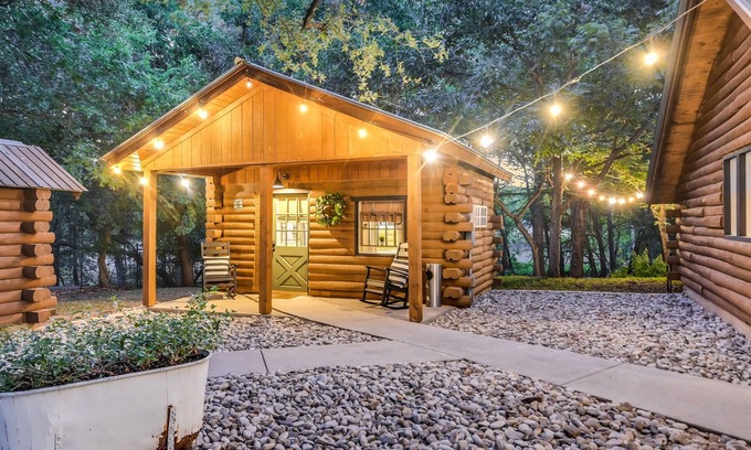 Wimberley Cabin | Cabins on the Square: Cozy Cabin #4