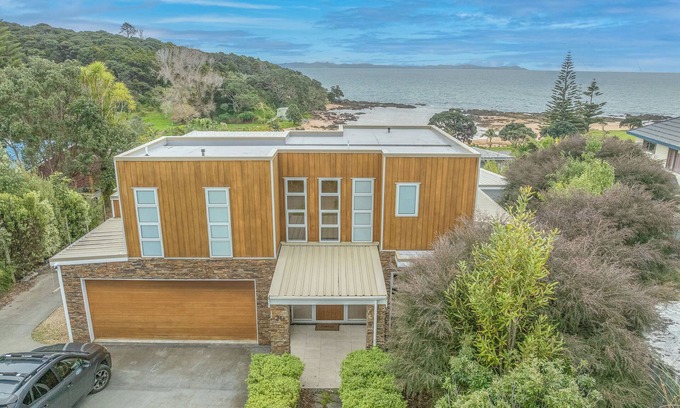 Cable Bay House | Cable Bay Retreat with Outdoor Bath Luxury