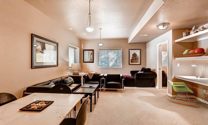 Superior Apartment | Cable TV, free WiFi, patio, washer dryer, private, close to everything