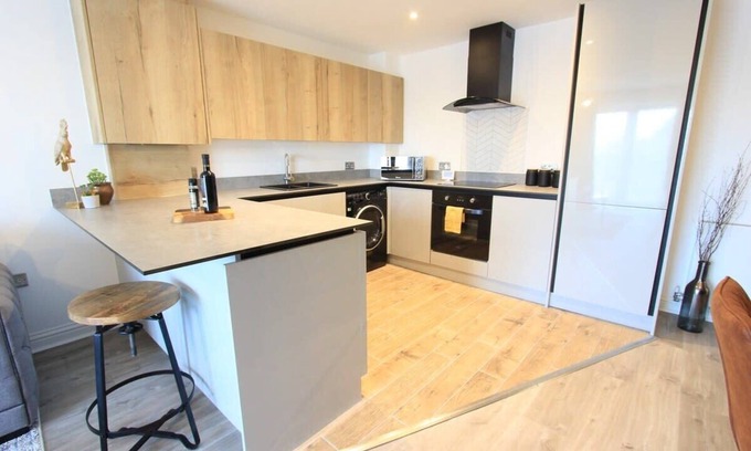 Filton Condo | Cabot Mews Apartment 6 - Hopewell