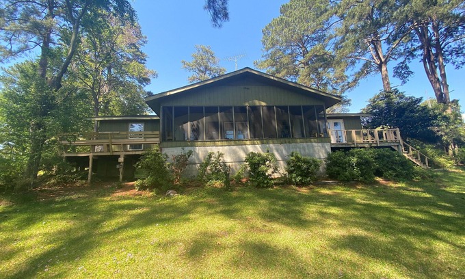 Negreet House | Cactus Cove Retreat on Toledo Bend - Private Beach!