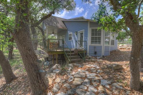 Fredericksburg House | Cactus Flower Lodge-20 min to Downtown-Starlit Sky Views