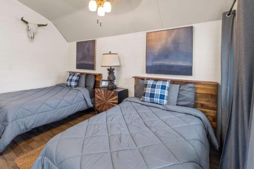 Oil City House | Caddo Lake Cabin, Wyldewood, With Kayaks