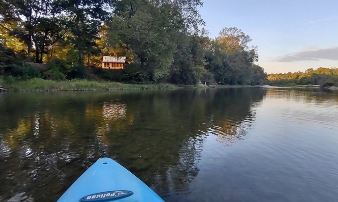 Caddo Gap Cabin | Caddo River Shack - 2 secluded acres with Kayaks and outdoor tub - Pet Friendly