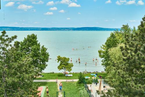 Siofok Apartment | Cadet Apartments - hostAID