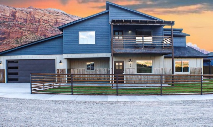 Moab South Valley House | "Cadillac Desert" Moab