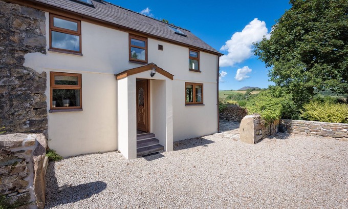 Mynytho House | Caeau Bach - One Bedroom House, Sleeps 2