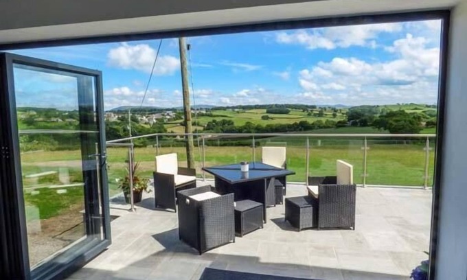 Llannefydd Cottage | CAEAU MAWR, family friendly, luxury holiday cottage in Henllan