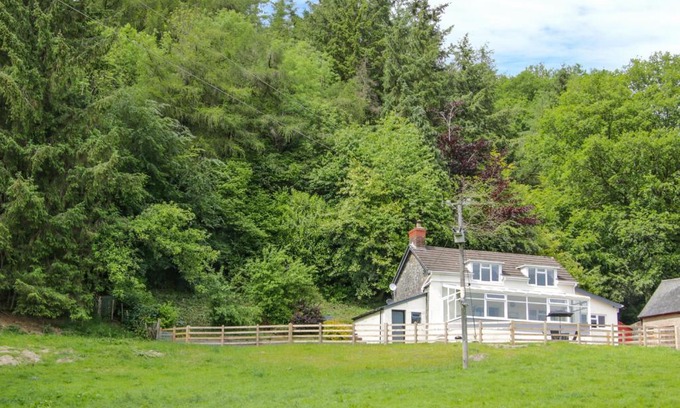 Pontdolgoch House | Caesamson