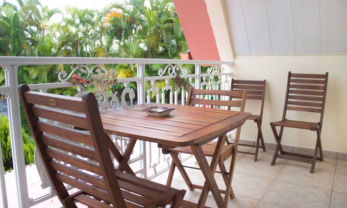 Petite-ÃŽle Apartment | Café Pei Le Repos D'or