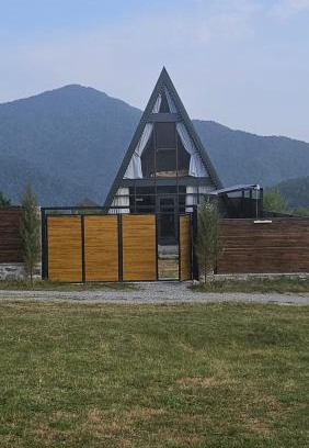 Azerbaijan Apartment | Cafe Del Montana