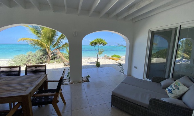 Whitby Villa | Caicos Cottage, 2bd/2bath Beachfront Villa w/pool on Whitby Beach