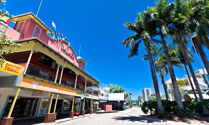 Holloways Beach Hotel | Cairns Beach Resort