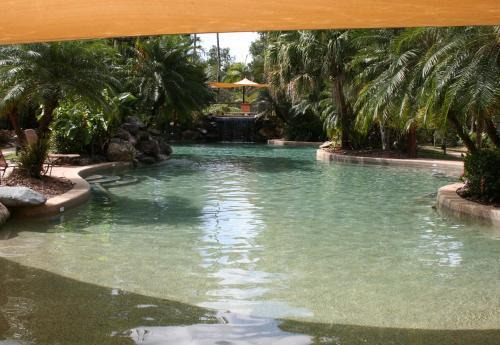 White Rock Apartment | Cairns Golf Course Apartment
