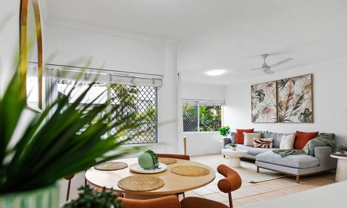 Cairns North Apartment | Cairns Tropical Bliss Swim-in/Swim-out Apartment
