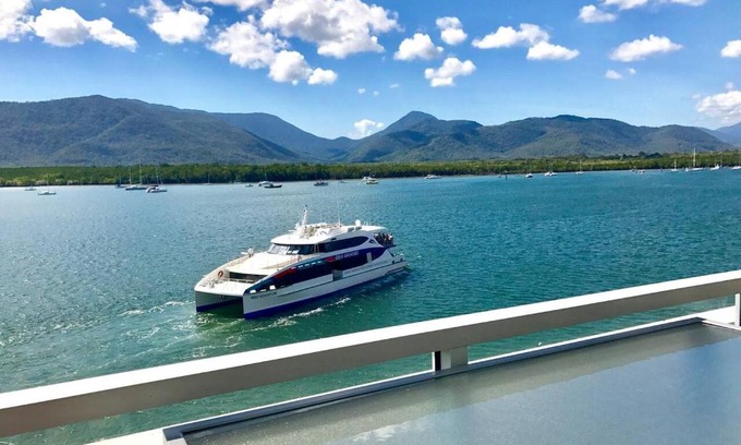 Cairns Central Business District Apartment | Cairns Waterfront Luxury at Harbourlights