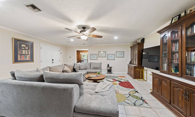 Broussard House | Cajun Stays: Charming 3BR Ranch House Near Lafayette - Family & Work Friendly