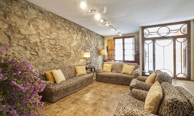 Premia de Mar House | CAL PADRI1871 - 30min to Barcelona, Groups & Families, Stylish Beach Large House