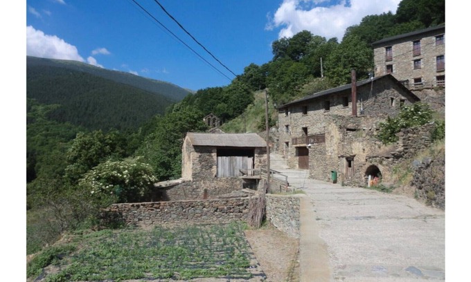 Fornells de la Muntanya Cottage | Cal Pastor. Double Room with Mountain View