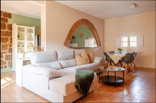 Siurana Apartment | Cal Robusto, Apartament in Masía with horses