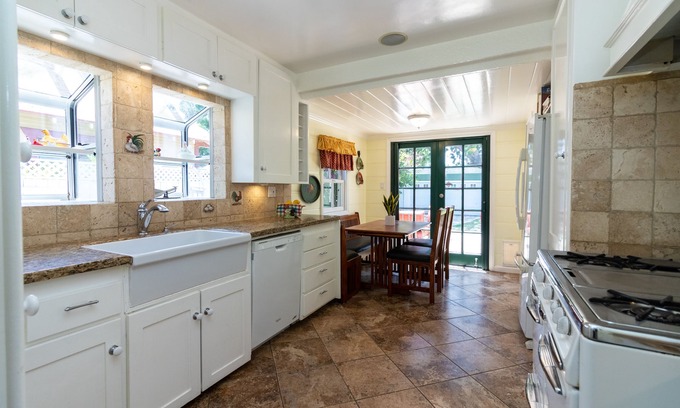 Belmont Heights House | Cal Vintage Beach Home ☀️- In the ❤️ of Long Beach-King Suite-Disneyland/LA